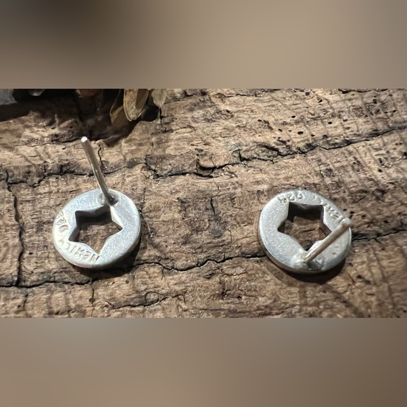 Mexico 925 Sterling Silver Stars Earrings Punch in Studs Cut Outs Dainty 0.5” - Picture 3 of 3